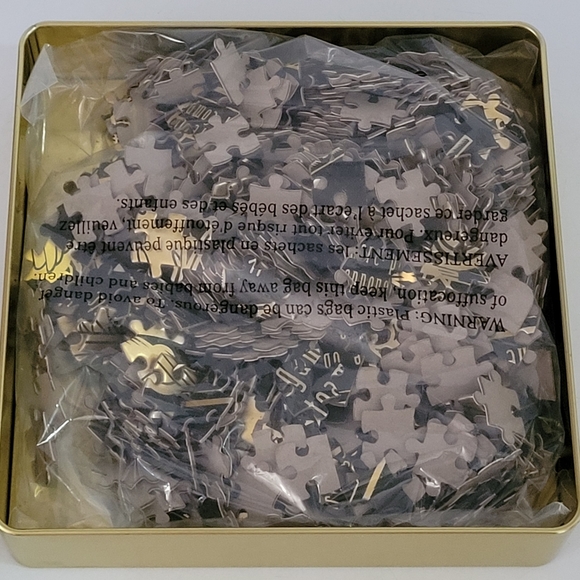 New Wizarding World Harry Potter Gold Quidditch Snitch 550 pcs Jigsaw Puzzle Tin - Picture 2 of 5